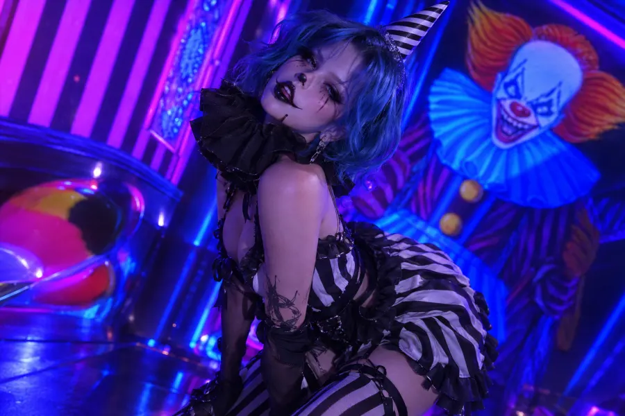 Pretty Little Nightmare
IA image based on https://www.primfeed.com/koshkat.resident/posts/ba0f8ffe-8422-4666-bf9f-f20a5...